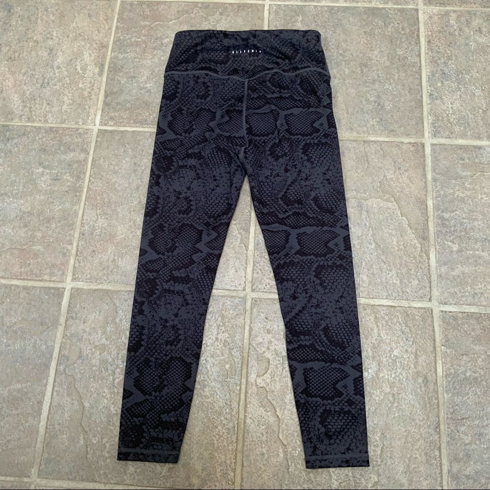 đ
șallfenixâ animal print high rise leggings. - Picture 5 of 10